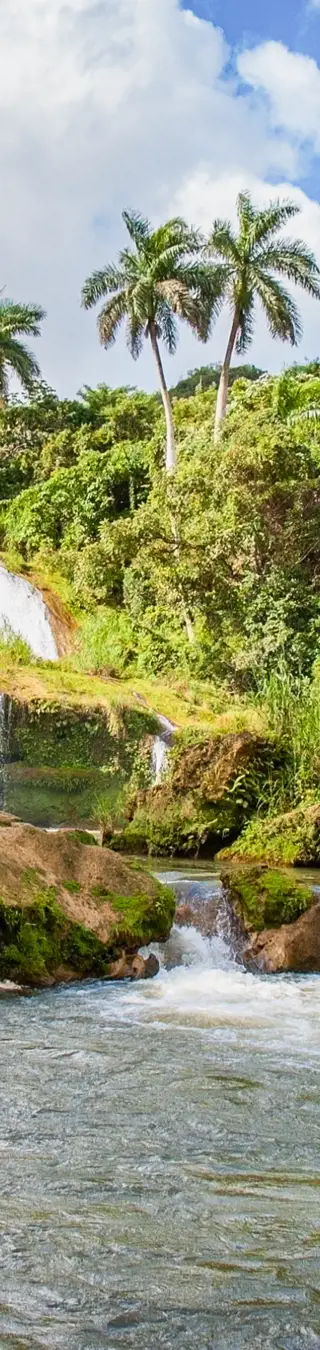 Bade unter dem plätschernden Wasserfall El Nicho